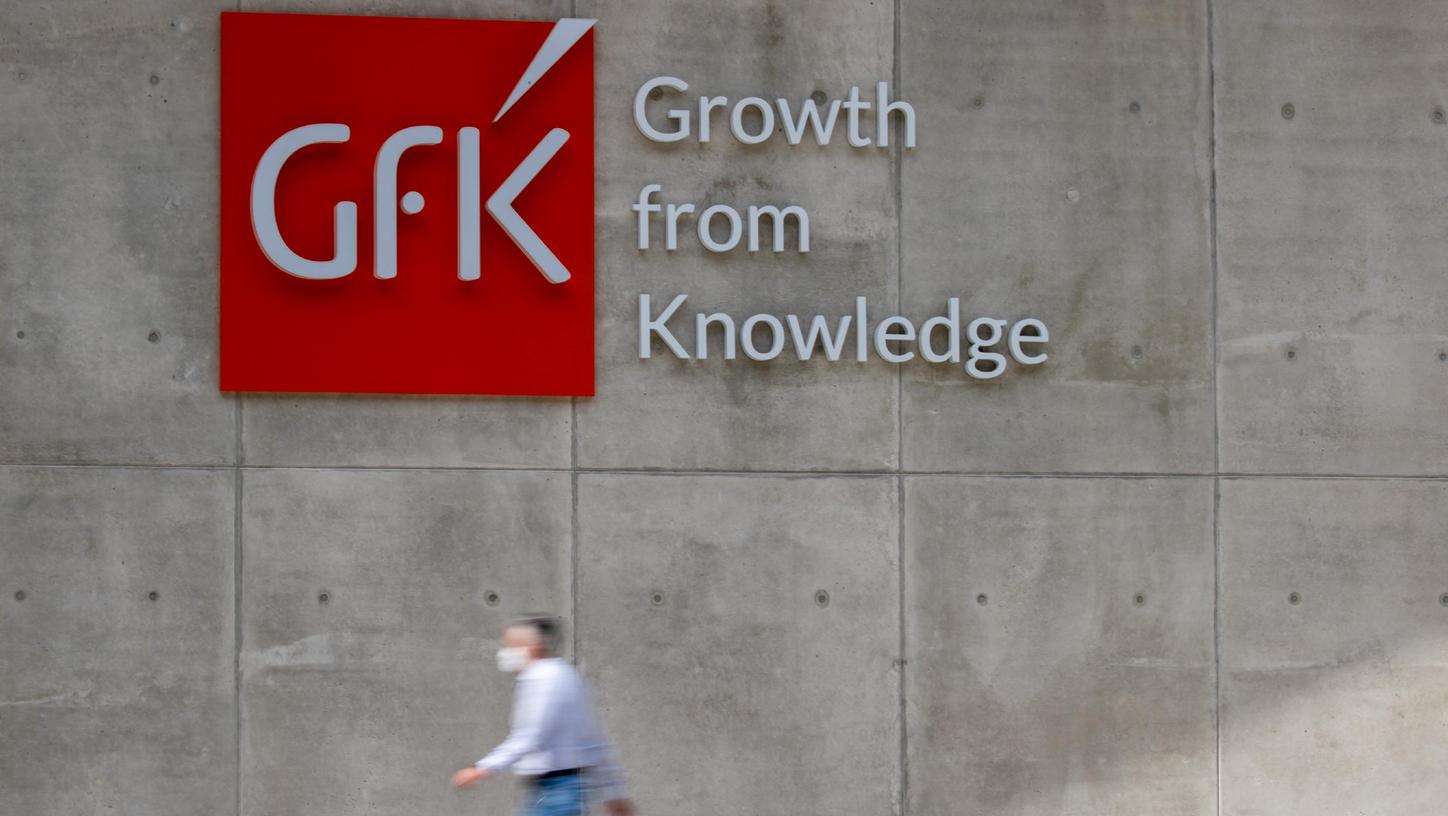 Das Logo des Nürnberger Konsumforschungsunternehmens GfK am Sitz des Unternehmens