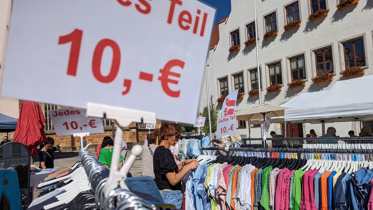 Neumarkter Schnäppchenmarkt lockt mit vielen guten Angeboten