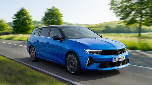 Erstmals gibt es den Sports Tourer mit schwarz abgesetztem Dach.