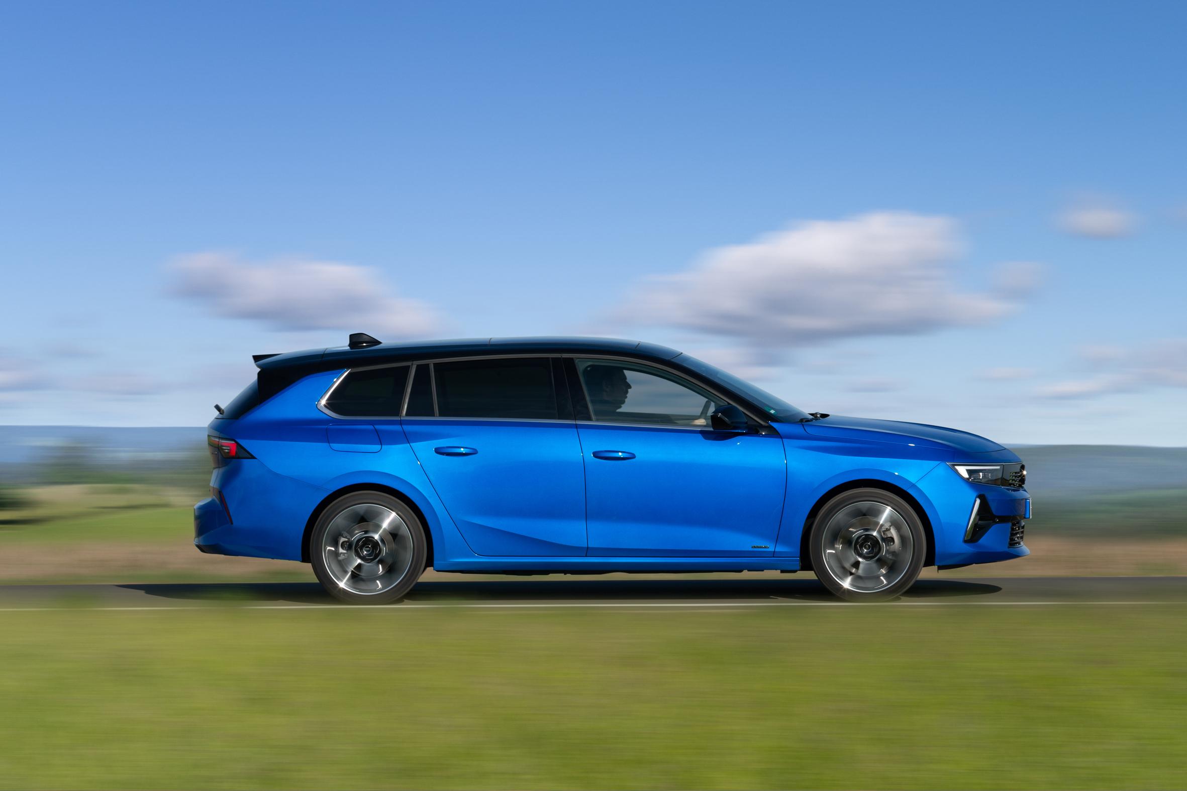 Mit 4,64 Metern Länge ist der neue Sports Tourer rund sechs Zentimeter kürzer geworden als der Vorgänger. ﻿