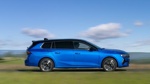 Mit 4,64 Metern Länge ist der neue Sports Tourer rund sechs Zentimeter kürzer geworden als der Vorgänger. 