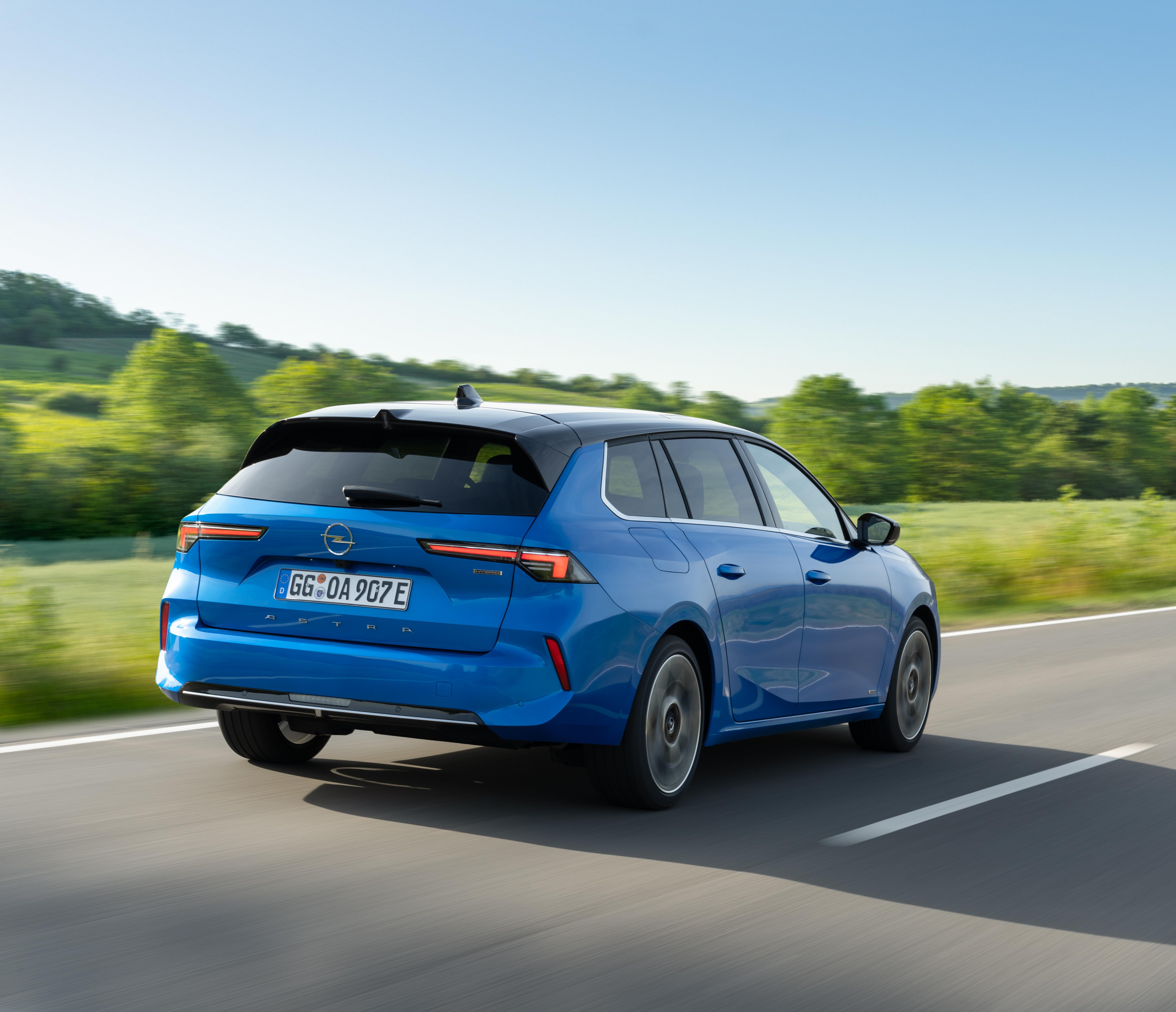 Die Antriebspalette umfasst zunächst einen 1,2-l-Dreizylinder-Benziner mit wahlweise 81 kW/110 PS oder 96 kW/130 PS. Für Vielfahrer gibt es zudem einen 1,5-l-Vierzylinder-Diesel mit ebenfalls 96 kW/130 PS.