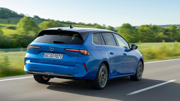 Die Antriebspalette umfasst zunächst einen 1,2-l-Dreizylinder-Benziner mit wahlweise 81 kW/110 PS oder 96 kW/130 PS. Für Vielfahrer gibt es zudem einen 1,5-l-Vierzylinder-Diesel mit ebenfalls 96 kW/130 PS.