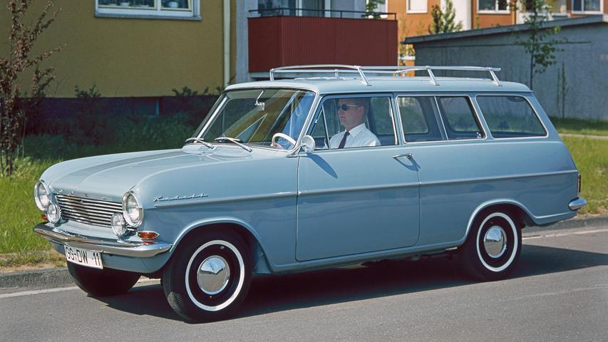 Opel Kadett A Caravan (1963 - 1965): Mit ihm fing die Geschichte der kompakten Opel-Kombis an: 1963 kam er auf den Markt, dank einer dritten Sitzreihe bot er Platz für bis zu sechs Personen.