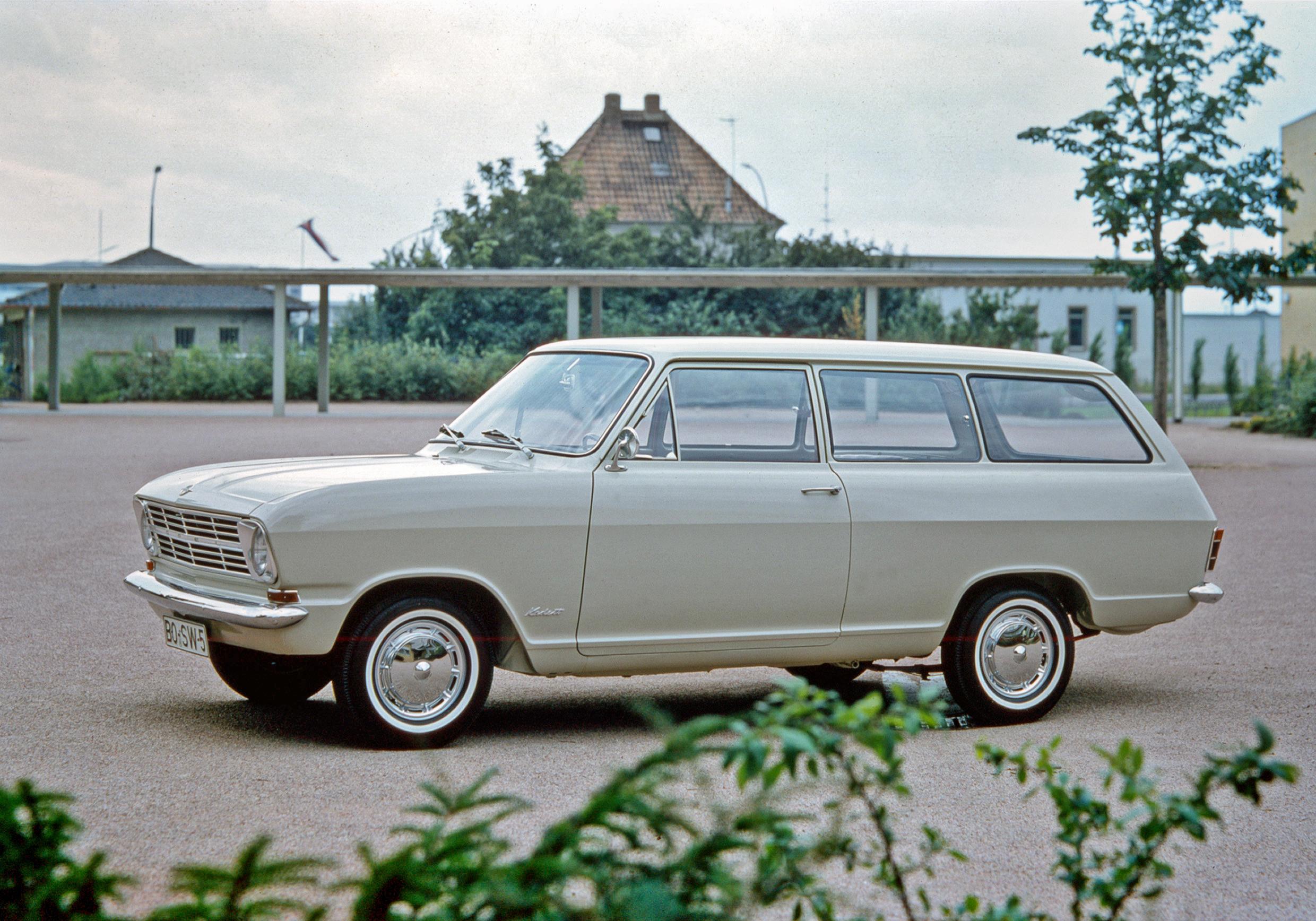 Opel Kadett B Caravan (1965 - 1973): Sein 1,1-l-Basismotor leistete 45 PS, der stärkere 1,1 S brachte 55 PS auf den Prüfstand.