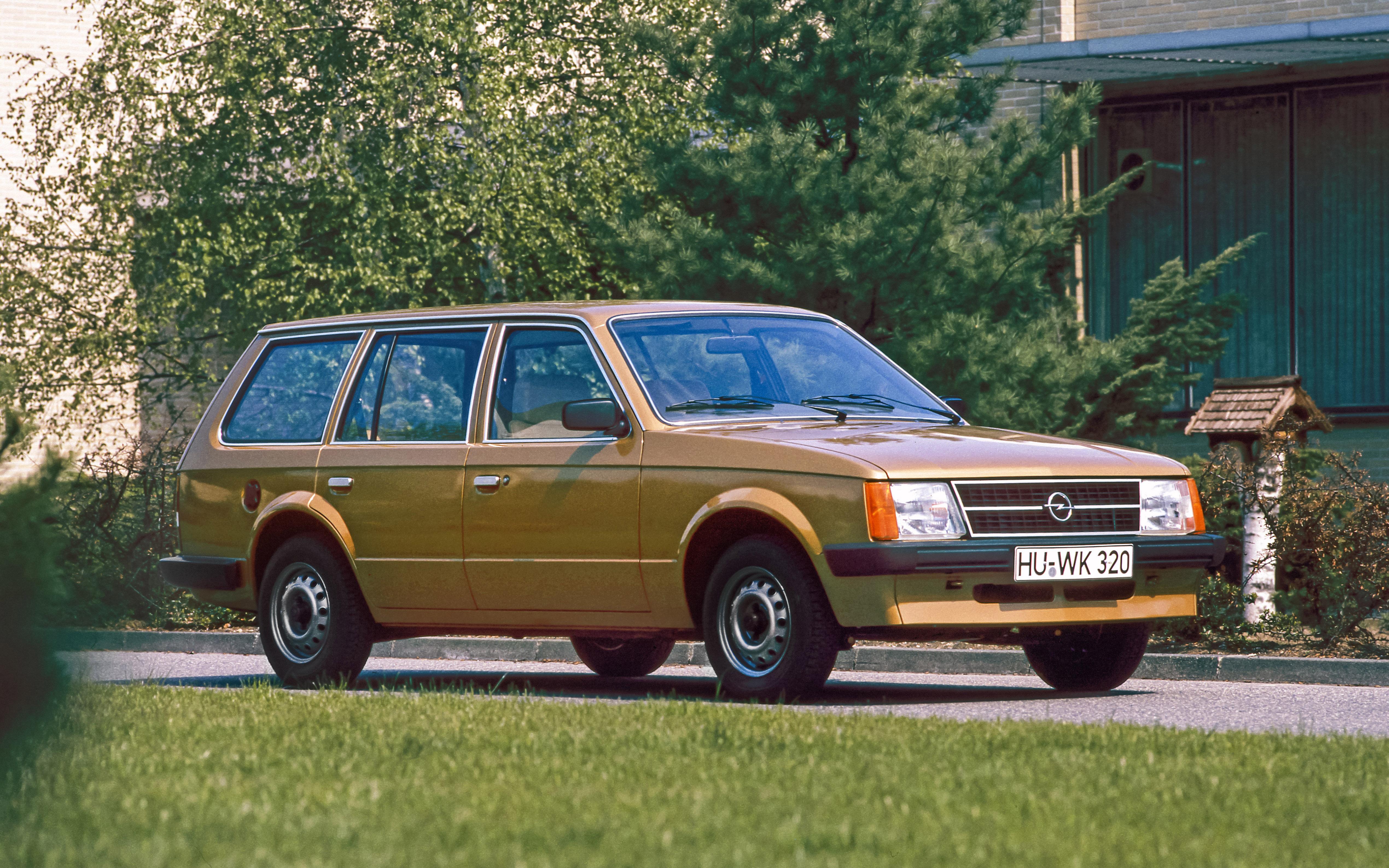 Opel Kadett D Caravan (1979 - 1984): Der D-Kadett war das erste Frontantriebsmodell von Opel mit quer eingebautem Vierzylindermotor. Das neue 1,3-l-Aggregat leistete 60 beziehungsweise 75 PS.