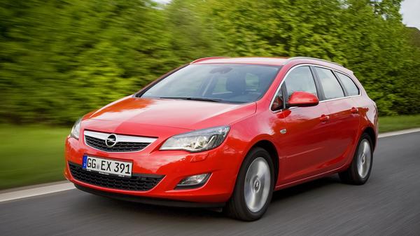 Opel Astra J Sports Tourer (2010 - 2016): Caravan - das stand für "Car a van", also: Ein Auto, so praktisch wie ein Van. Mit der Generation J erfolgte der Wechsel auf die Bezeichnung "Sports Tourer".