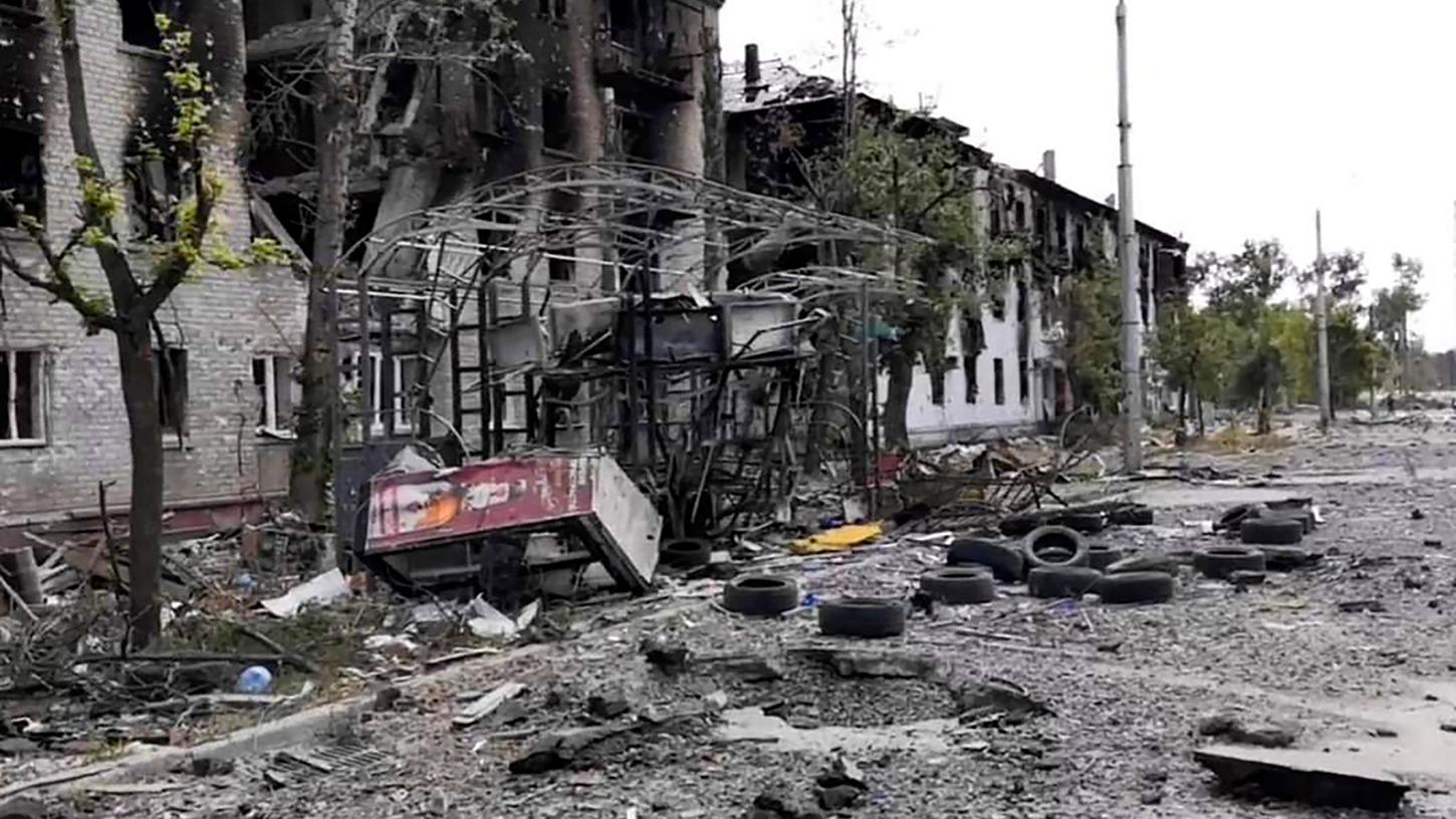 Ein Straßenzug in Lyssytschansk in der Region Luhansk in der Ukraine. Die Stadt ist seit Sonntag offenbar unter russischer Kontrolle.
Ein Straßenzug in Lyssytschansk in der Region Luhansk in der Ukraine. Die Stadt ist seit Sonntag offenbar unter russischer Kontrolle.