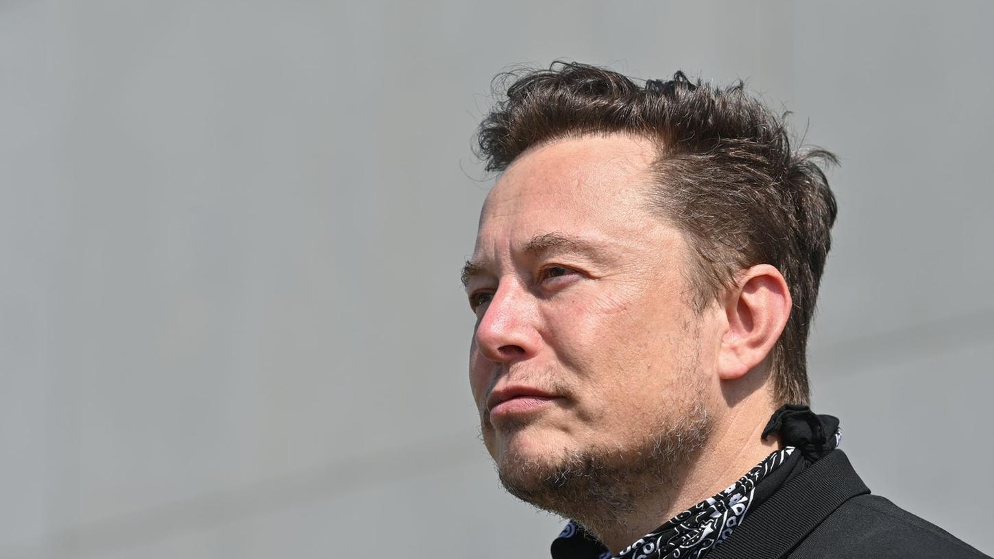 Elon Musk postet Foto mit Papst Franziskus