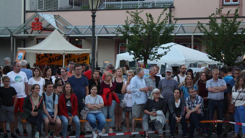 Das diesjährige Bürgerfest war ein voller Erfolg, in der Innenstadt war drei Tage lang viel geboten und entsprechend sehr viel los. Ein Publikumsmagnet war dabei die Feuershow der Gunzenhäuser Pfadfinder vom DPSG-Stamm St. Marien.