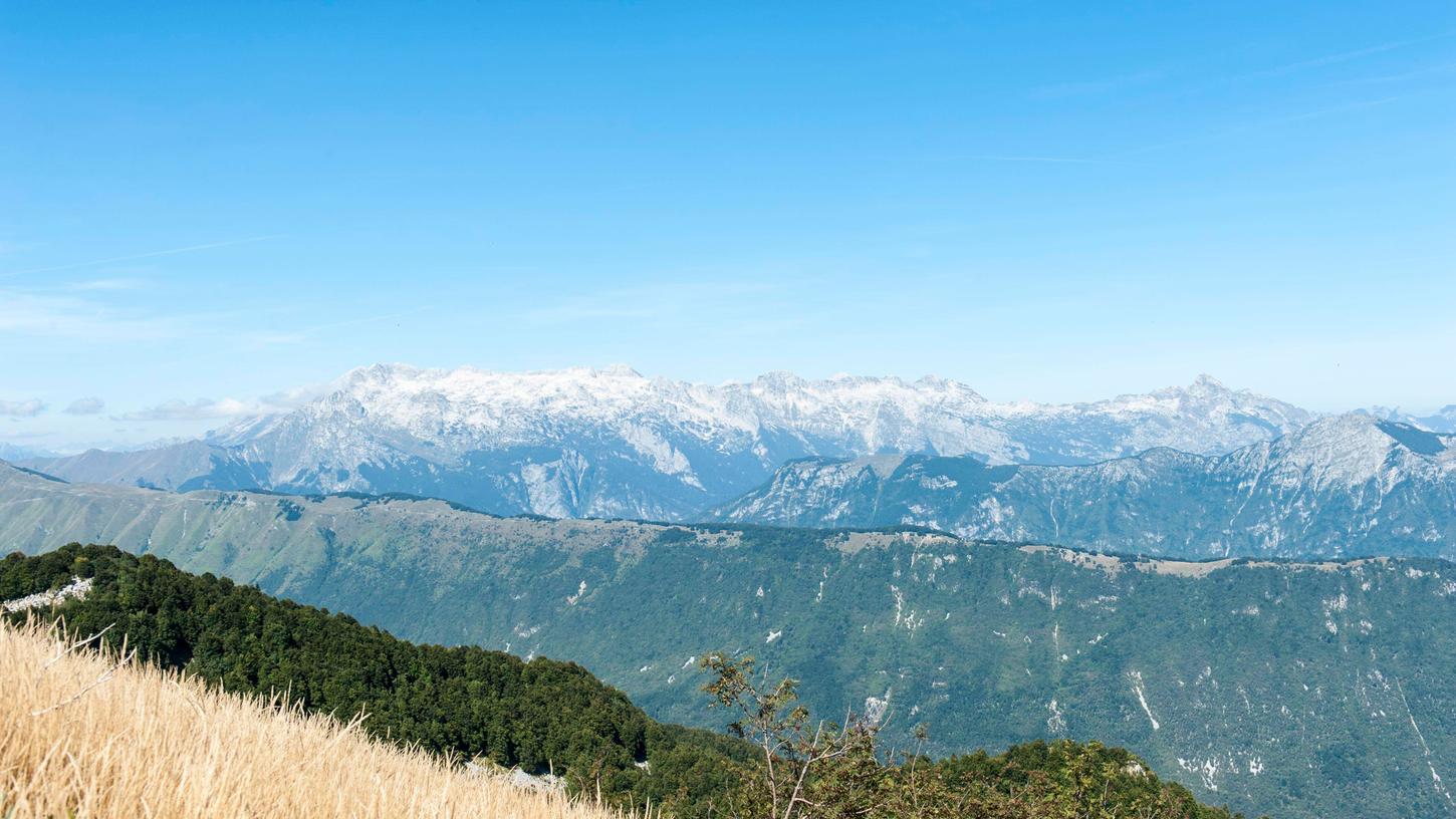 Der Ausblick vom Berg Monte Matajur an der Grenze zu Slowenien