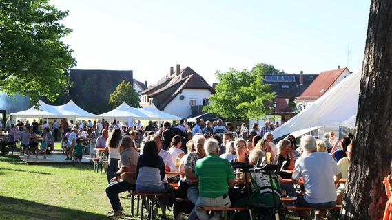 Riesiger Ansturm beim Schlossgartenfest in Adelsdorf