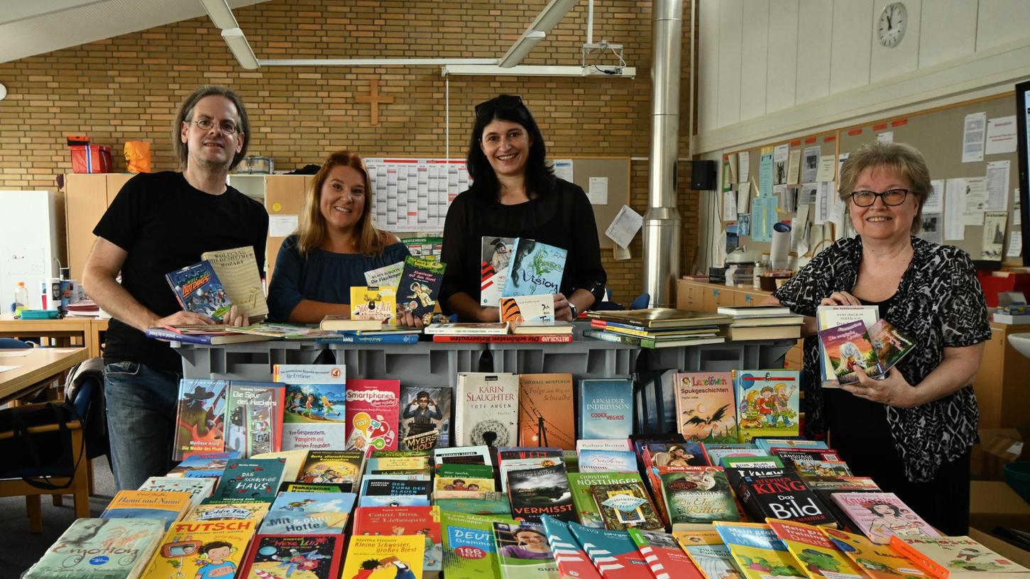 Die Realschule in Weißenburg veranstaltet am kommenden Samstag einen Bücherflohmarkt. Der Verkaufserlös kommt der Ukraine-Hilfe zugute.   