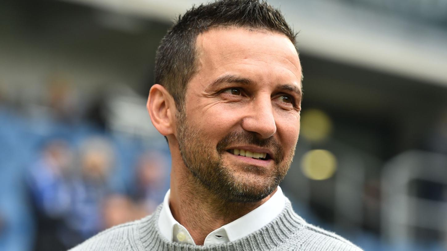 Der ehemalige HSV-Trainer Josef Zinnbauer ist neuer Trainer von Lokomotive Moskau. Der ehemalige HSV-Trainer Josef Zinnbauer ist neuer Trainer von Lokomotive Moskau.