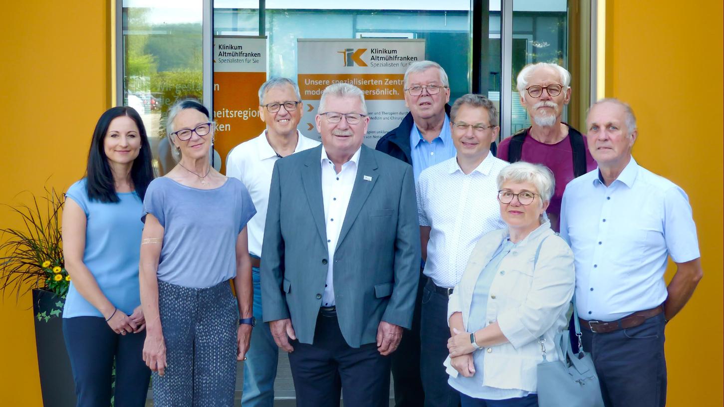 Der Vorstand des neugegründeten Fördervereins Klinikum Altmühlfranken e.V. (v. re. n. li.) Dr. Wilhelm Nothofer, Dr. Klaus Buechler, Dr. Annemarie Kreß, Dr. Christian Maune, Rudolf Frenzel, Altlandrat Gerhard Wägemann, Dr. Willibald Meyer, Dr. Christine Gentsch, Christina Schraub. Der Vorstand des neugegründeten Fördervereins Klinikum Altmühlfranken e.V. (v. re. n. li.) Dr. Wilhelm Nothofer, Dr. Klaus Buechler, Dr. Annemarie Kreß, Dr. Christian Maune, Rudolf Frenzel, Altlandrat Gerhard Wägemann, Dr. Willibald Meyer, Dr. Christine Gentsch, Christina Schraub.