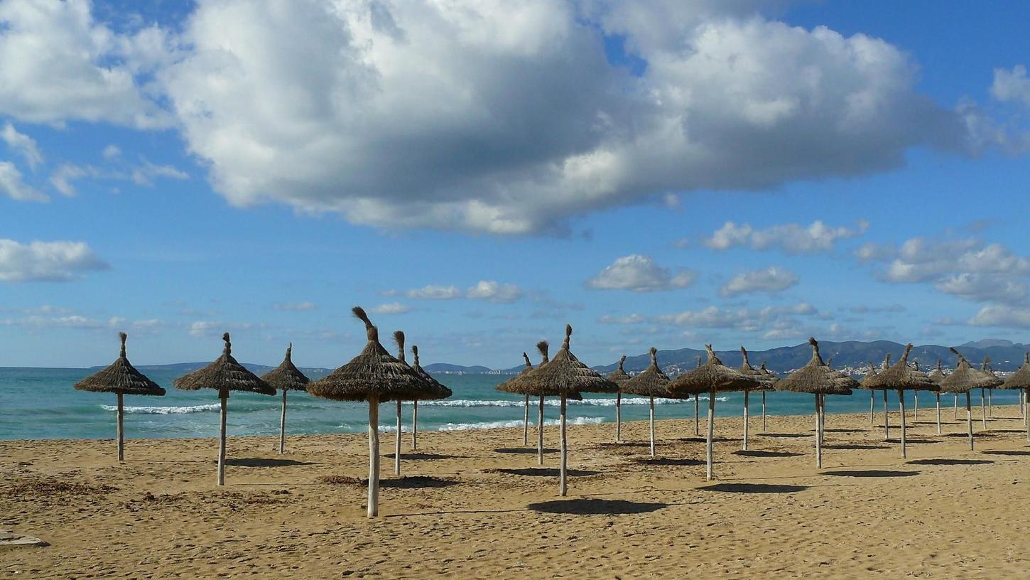 So leer könnten am 16. Juli die Strände um Palma de Mallorca aussehen - dann wollen nämlich Rettungsschwimmer ihre Arbeit niederlegen. 