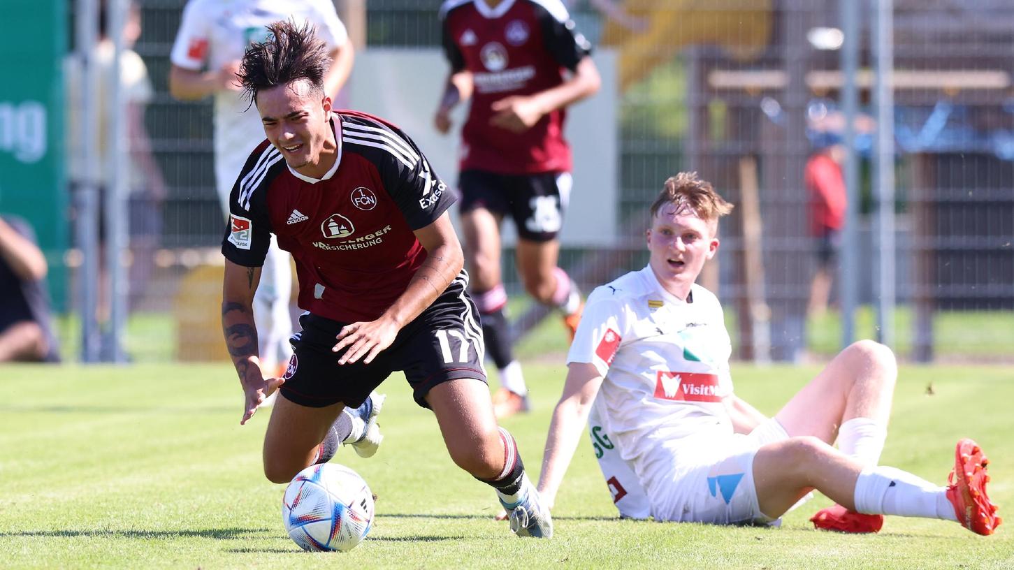 03.07.2022 --- Fussball --- Saison 2022 2023 --- Testspiel / Freundschaftsspiel / Vorbereitungsspiel: WSG Tirol - 1. FC Nürnberg Nuernberg FCN ( Club ) --- Foto: Sportfoto Zink/Daniel Marr/ ---
Jens Castrop ( 17, 1. FC Nürnberg / FCN ) David Jaunegg (27, WSG Tirol ) 03.07.2022 --- Fussball --- Saison 2022 2023 --- Testspiel / Freundschaftsspiel / Vorbereitungsspiel: WSG Tirol - 1. FC Nürnberg Nuernberg FCN ( Club ) --- Foto: Sportfoto Zink/Daniel Marr/ ---
Jens Castrop ( 17, 1. FC Nürnberg / FCN ) David Jaunegg (27, WSG Tirol )