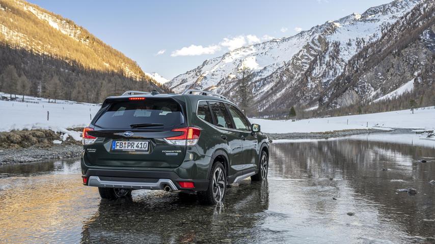 Dank seines serienmäßigen Allradantriebs kapituliert der Forester auch vor widrigem Terrain nicht. Dank seines serienmäßigen Allradantriebs kapituliert der Forester auch vor widrigem Terrain nicht.