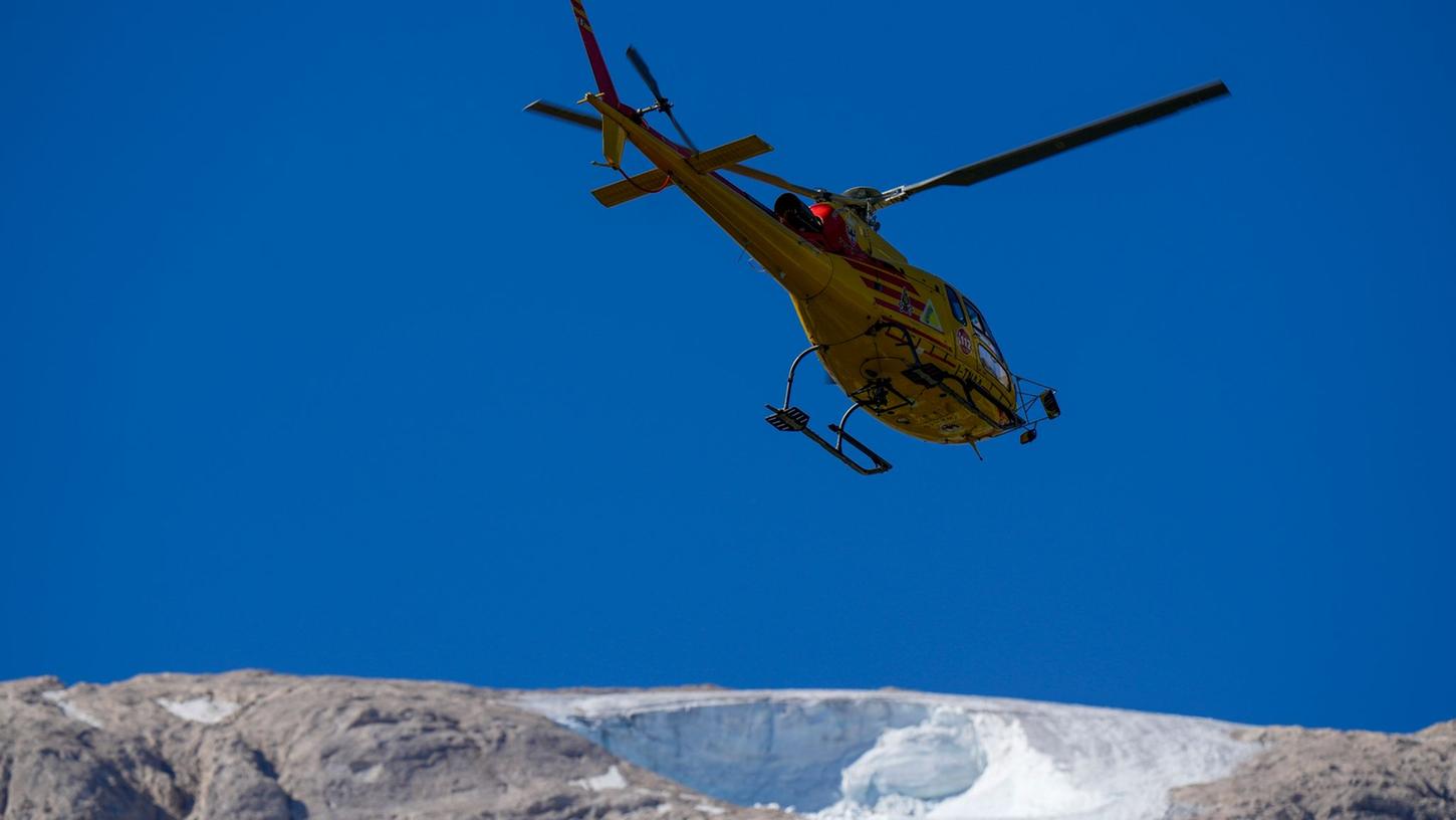 Nach dem verheerenden Gletscherabbruch in den Dolomiten suchen Rettungskräfte weiter nach Vermissten.