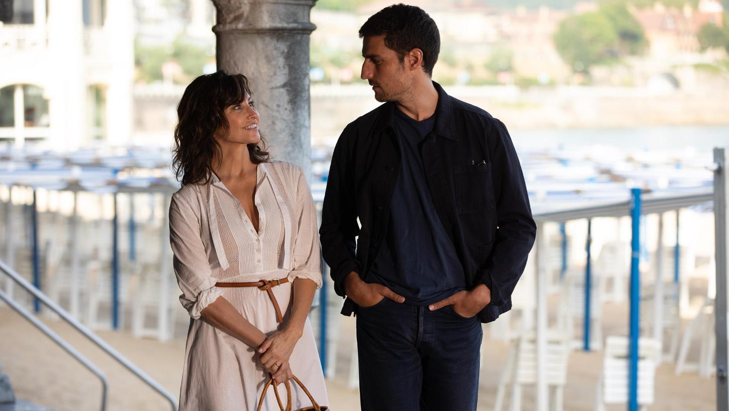 Szene aus "Rifkin's Festival" mit Gina Gershon und Louis Garrel.
Szene aus "Rifkin's Festival" mit Gina Gershon und Louis Garrel.