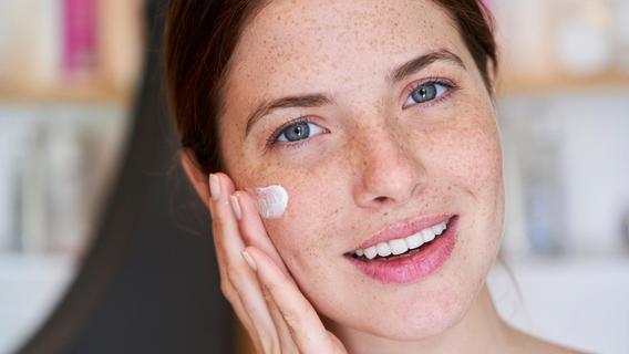 Dermatologin stellt klar: So oft sollten Sie Ihr Gesicht waschen