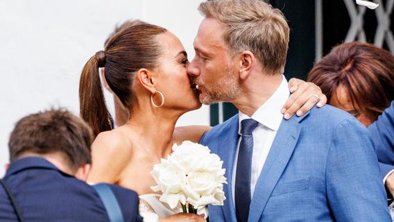Innige Küsse und eine strahlende Braut: Erste Bilder von Lindner-Hochzeit auf Sylt