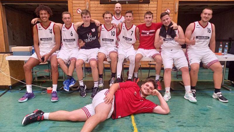 Auch die Treuchtlinger Zweite hatte ihren Spaß beim Abschiedstag in der Senefelder Turnhalle.
Auch die Treuchtlinger Zweite hatte ihren Spaß beim Abschiedstag in der Senefelder Turnhalle.