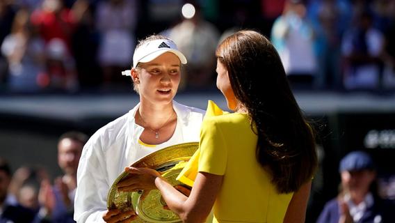 Rybakina krönt sich zur Wimbledon-Siegerin