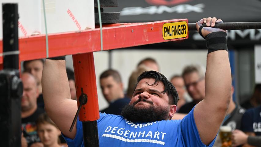 Schweiß, Bärte, Muskeln - spektakuläre Bilder vom Strongman-Cup