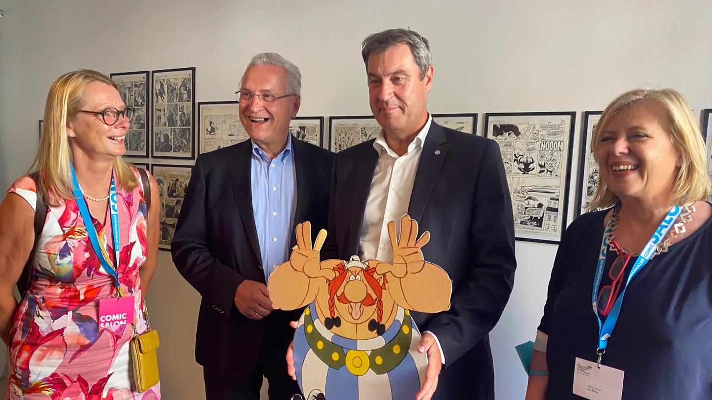 Ministerpräsident Markus Söder besuchte zusammen mit Bayerns Innenminister Joachim Herrmann die Räume des Vereins "Comic-Museum" Erlangen.