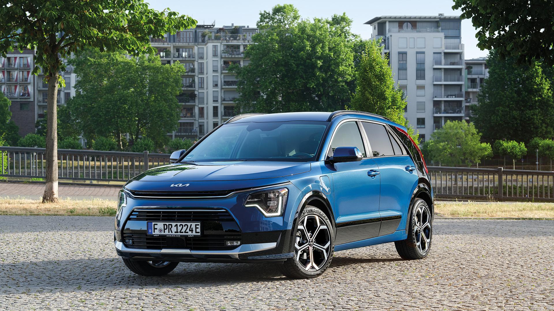 Gemeinsam hat das Trio eine auf nunmehr 4,42 Meter Länge gestreckte, modern-versachlichte Karosserie, die in der Wahrnehmung zwischen SUV und Minivan changiert, Crossover halt.