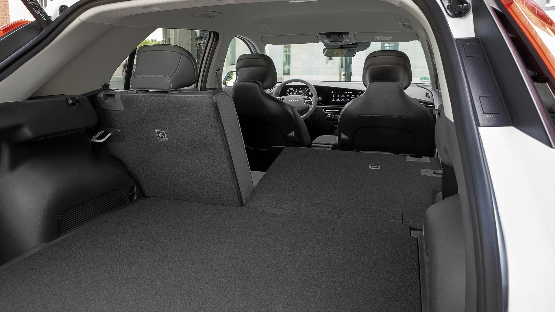 Als Ergänzung zum 475-Liter-Gepäckabteil (Foto) findet sich unter der Fronthaube ein beleuchteter 20-Liter-"Frunk".