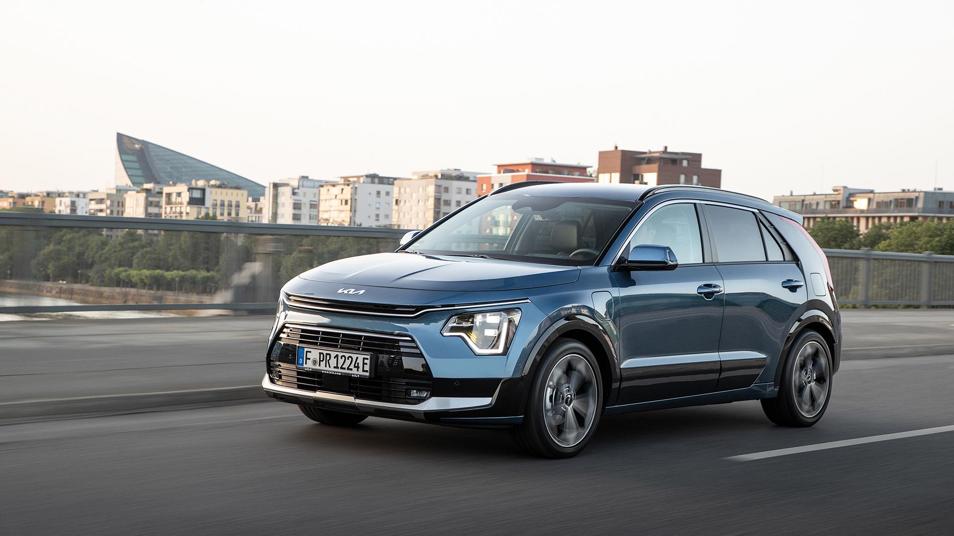 Der Plug-in-Hybrid mobilisiert 135 kW/183 PS, freigesetzt von einem 1,6-l-Vierzylinder mit 77 kW/105 PS und einem 62 kW/84 PS starken Elektromotor.