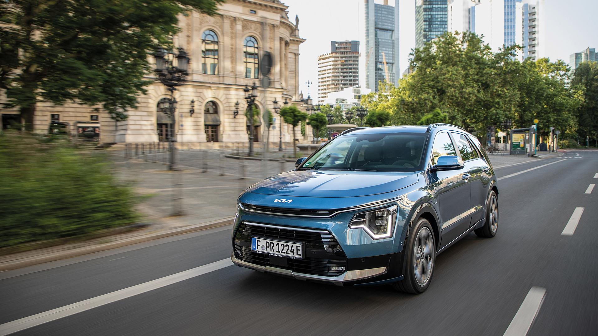 Neu ist bei beiden Hybriden der "Greenzone"-Modus, der auf Basis der Navidaten in bestimmten Situationen – etwa in Wohngebieten oder im Umfeld von Schulen und Kindergärten – automatisch in den E-Betrieb wechselt.