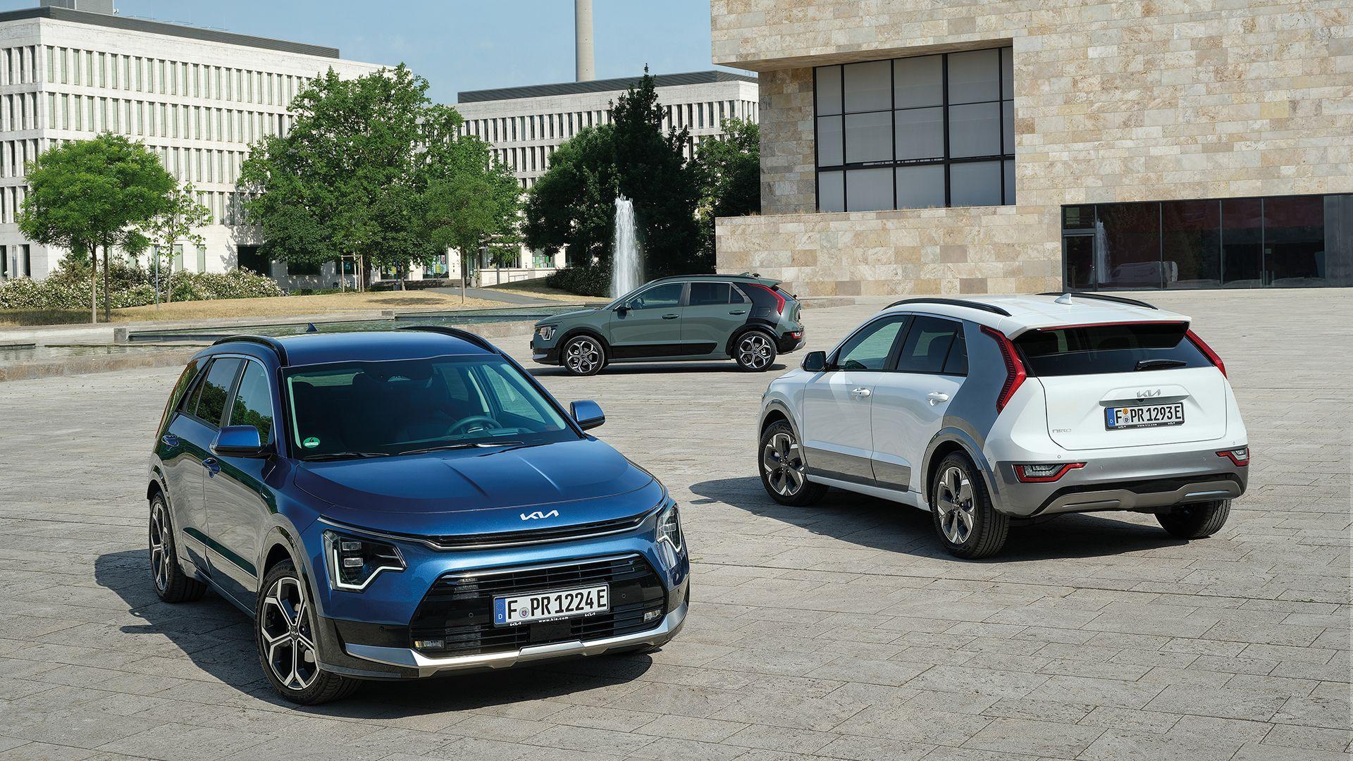 Erwartungsgemäß führt der – freilich auch am besten ausgestattete EV – mit 47.590 Euro (abzüglich Umweltbonus 38.020 Euro) – die Niro-Preisliste an. Der PHEV fährt ab 36.090 Euro vor, der HEV ab 30.690 Euro.