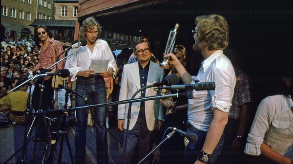 Medienrummel in Nürnberg: Der Oberfranke Thomas Gottschalk besucht in den 70er Jahren das Bardentreffen in Nürnberg. Als DJ hat er im ZDF bereits eine eigene Sendung.