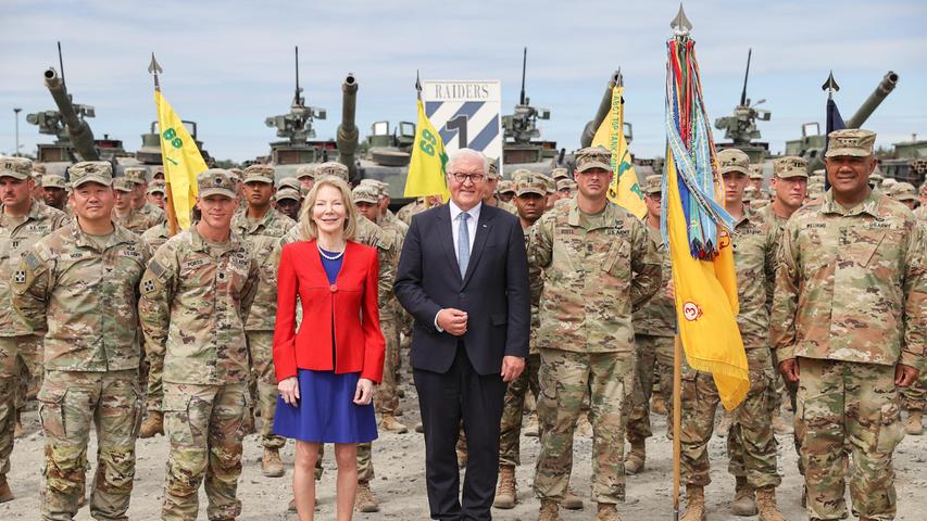 Mit Blick auf den russischen Angriffskrieg in der Ukraine beschwor Steinmeier in seiner Ansprache vor Soldatinnen und Soldaten die Stärke des transatlantischen Bündnisses.