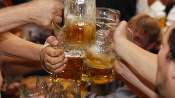 Brauer schlagen Alarm: Kostet der Kasten Bier bald 20 Euro?