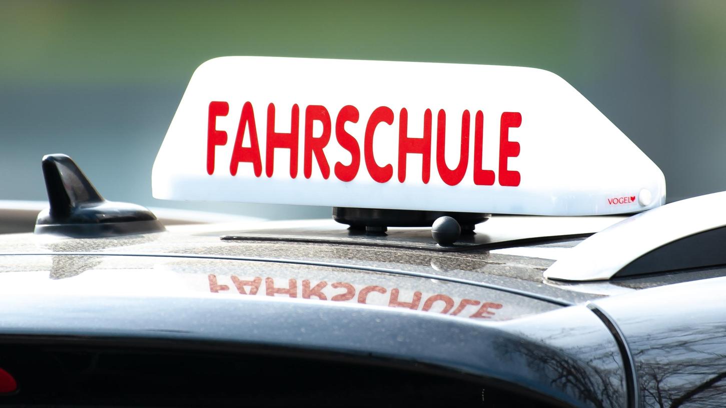 Rund um den Führerschein und die Fahrausbildung könnte sich bald einiges ändern.