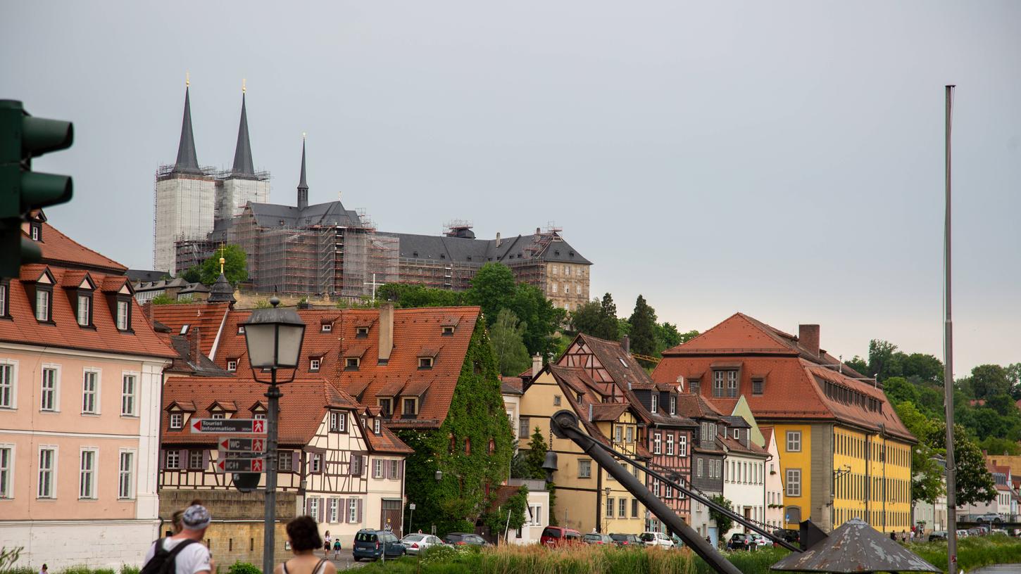 In Bamberg soll Ende August die Sandkerwa stattfinden. Schon jetzt bereiten sich der Corona-Krisenstab sowie die Kliniken auf hohe Infektionszahlen nach der Großveranstaltung vor.