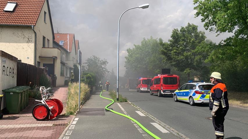 Zum Zeitpunkt des Brandes befanden sich laut den Einsatzkräften acht Personen in dem Wohnkomplex. 