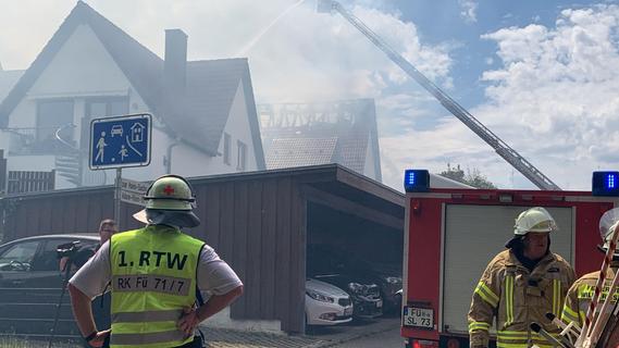 Wald und Dachstühle in Flammen: Feuerwehren waren im Landkreis Fürth gefordert