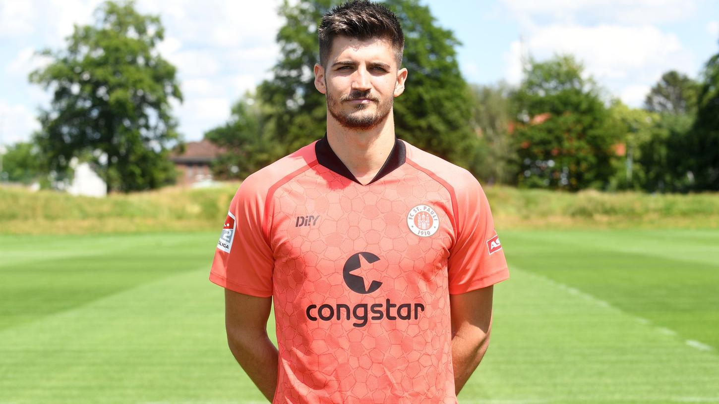 Pause St. PauliKeeper Vasilj muss operiert werden