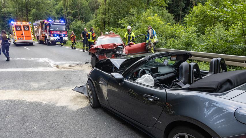 Auf Anordnung der Staatsanwaltschaft Bamberg wurden beide Fahrzeuge sichergestellt. Ein Gutachter soll nun den genauen Unfallhergang klären. 
