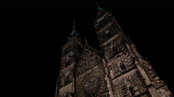 The city of Nuremberg stops lighting: it's also getting dark at the Lorenzkirche and the town hall
