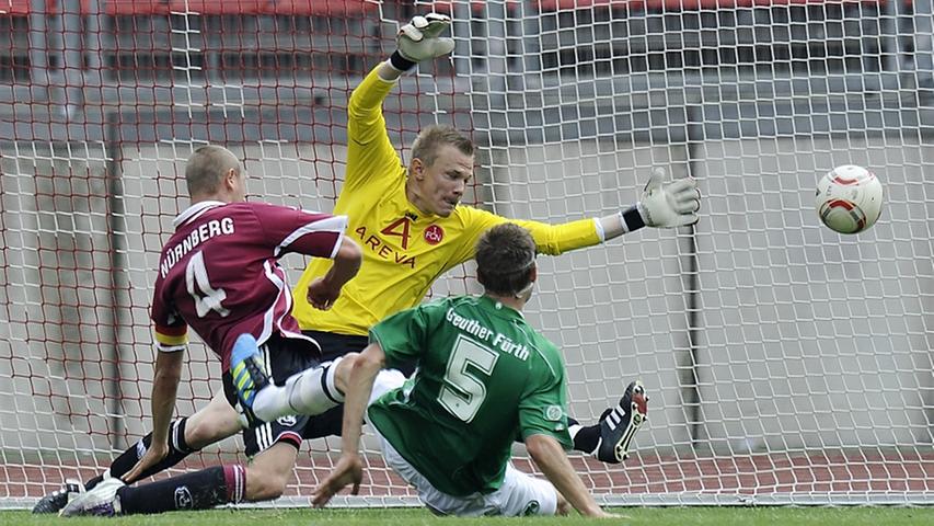 Der zuvor kurzzeitig vereinslose Keeper hatte es in seinem halben Jahr in Nürnberg schwer und schaffte es nicht in den Spieltagskader der Profis. Stattdessen stand Ochs, der für die Münchner Löwen und Salzburg davor ein sicherer Rückhalt gewesen war, in der 2. Mannschaft regelmäßig zwischen den rot-schwarzen Pfosten.