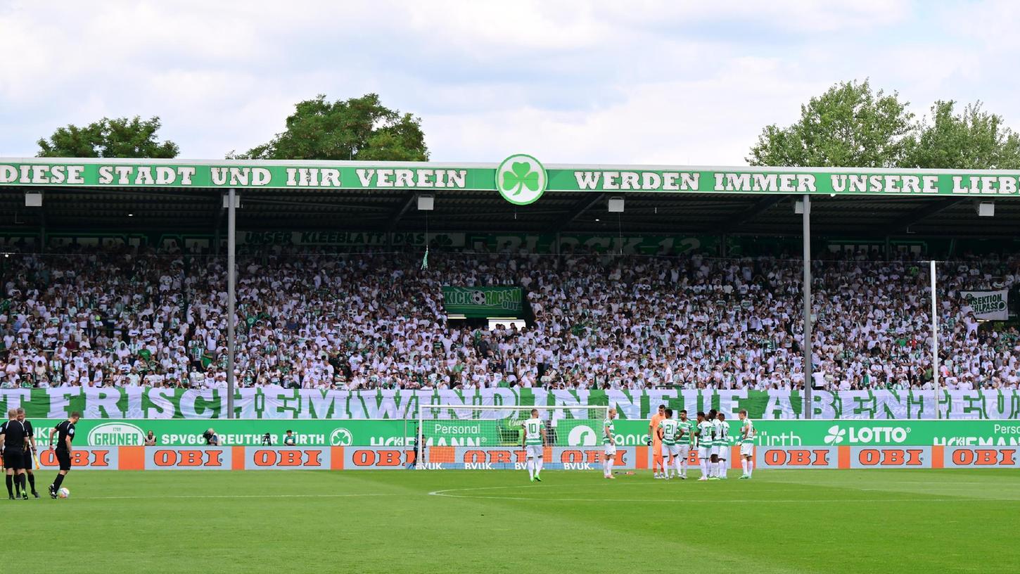Ganz in weiß und grün: Die Spielvereinigung Greuther Fürth zurück in der 2. Fußball-Bundesliga.