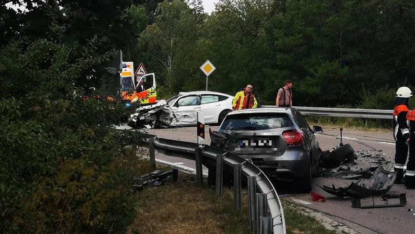 Der Unfall ereignete sich laut Einsatzzentrale der Polizei gegen 12.26 Uhr auf der Staatsstraße 2419 kurz vor der Abzweigung Oberoestheim, einem Gemeindeteil der Gemeinde Diebach im Landkreis Ansbach.