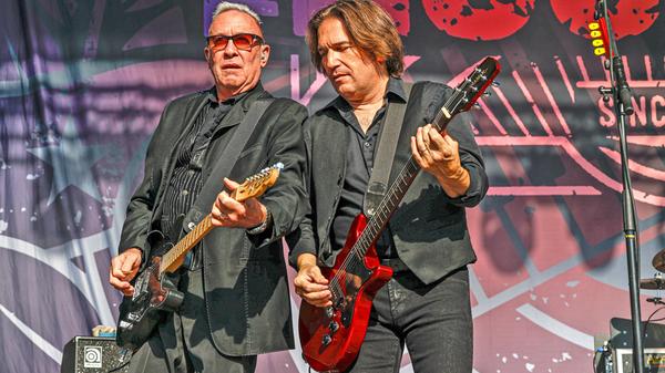 "All You Zombis" oder "A hundred Miles": Die Hooters-Songs kann man irgendwie alle mitsingen.