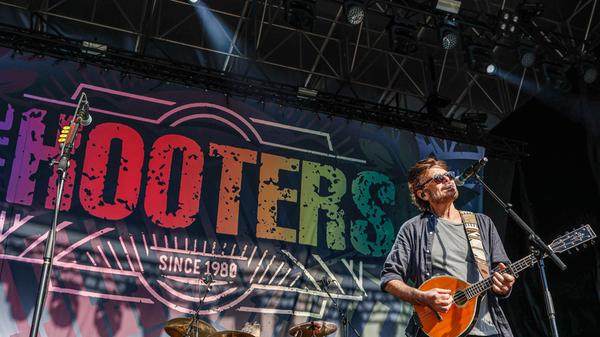 Eric Bazilian rockt das Strandbad, als gäbe es kein Morgen.